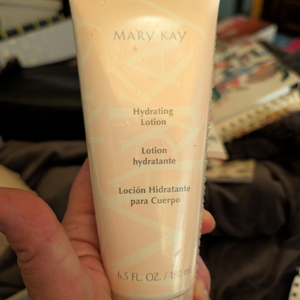 Mary Kay Hydrating Lotion in Soft Cream